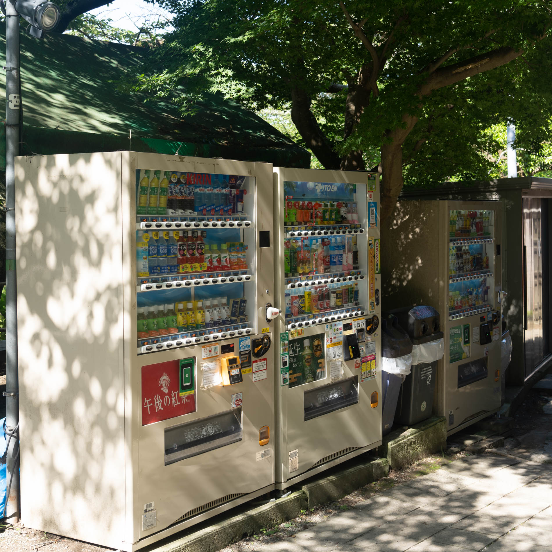 渦原岡神社自動販売機
